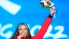 Eileen Gu yang mewakili China meraih medali emas ski gaya bebas putri di Olimpiade Musim Dingin, di Beijing, China, 8 Februari 2022. (Foto: Natacha Pisarenko/AP Photo)
