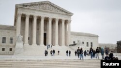 Gedung Mahkamah Agung AS di Washington D.C, AS, 22 Februari 2022. (REUTERS/Tom Brenner)