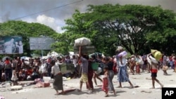 ရခိုင်ပြည်နယ်တွင်း အကြမ်းဖက်တိုက်ခိုက်မှုများကြောင့် အိုးအိမ်စွန့်ခွာ ထွက်ပြေးနေရတဲ့ ဒုက္ခသည်များ 