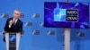 Йенс Столтенберг выступает на пресс-конференции после внеочередной встречи министров иностранных дел НАТО в Брюсселе, 7 января 2022 г. 