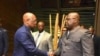 Fançois Beya (G), mopesi toli ya lokumu ya président Félix Tshisekedi (D) mpo ya mambi ma bokengi na bokutani na bango mibale (Présidence ya RDC_