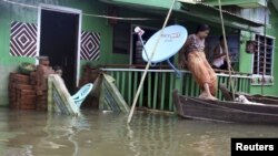 ဧရာဝတီမြစ်ရေကြီးစဉ် (သြဂုတ် ၂၄၊ ၂၀၁၂)။
