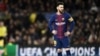 Lionel Messi s’apprête à tirer un coup franc lors du match contre l'AS Roma, Espagne, le 4 avril 2018.