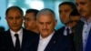 Başbakan Yıldırım'a Atatürk Havalimanı’nda yaptığı incelemelerde Başbakan Yardımcısı Numan Kurtulmuş, İçişleri Bakanı Efkan Ala, Ulaştırma Denizcilik ve Haberleşme Bakanı Ahmet Arslan, Aile ve Sosyal Politikalar Bakanı Fatma Betül Sayan Kaya da eşlik etti.