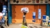Sur le continent, plus d'une trentaine de pays interdisent ou limitent la production, l'importation ou la distribution commerciale de plastique à usage unique, selon le Programme des Nations unies pour l'environnement (PNUE)./ AFP PHOTO / JUNIOR D.KANNAH